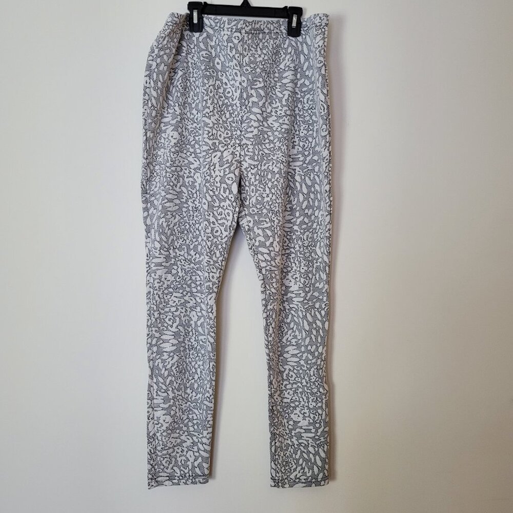 Last Exit Leggings women's 2X plus Grey White Black Textured floral animal print